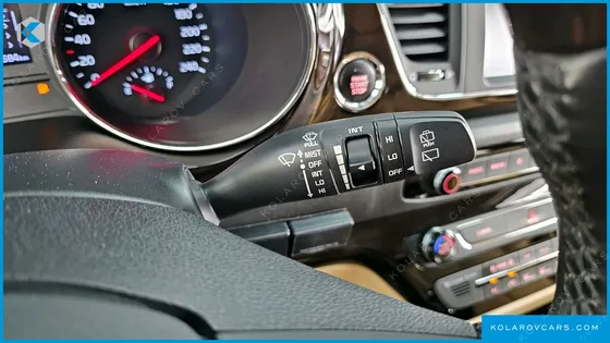 KIA CARNIVAL GASOLINE 9-SEATER NOBLESSE SPECIAL
