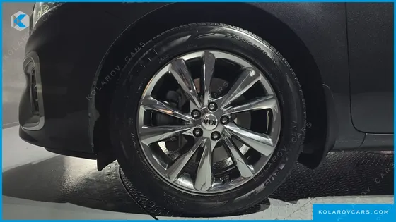 KIA CARNIVAL 9-SEATER PRSTIGE