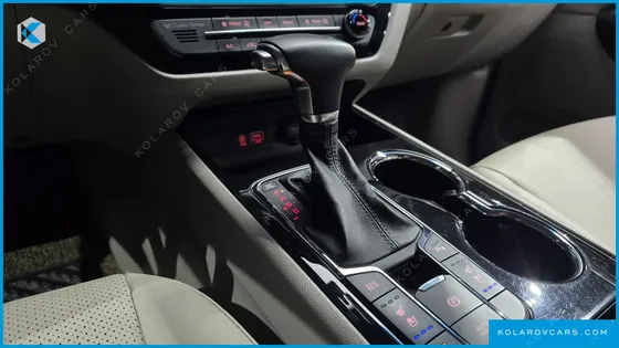 KIA CARNIVAL 9-SEATER PRSTIGE