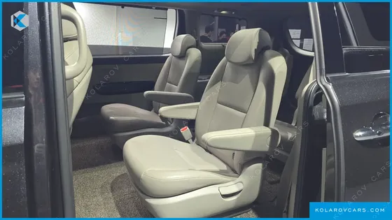 KIA CARNIVAL 9-SEATER PRSTIGE