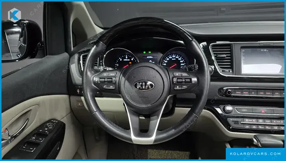 KIA CARNIVAL 9-SEATER PRSTIGE