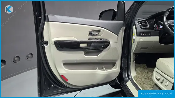 KIA CARNIVAL 9-SEATER PRSTIGE