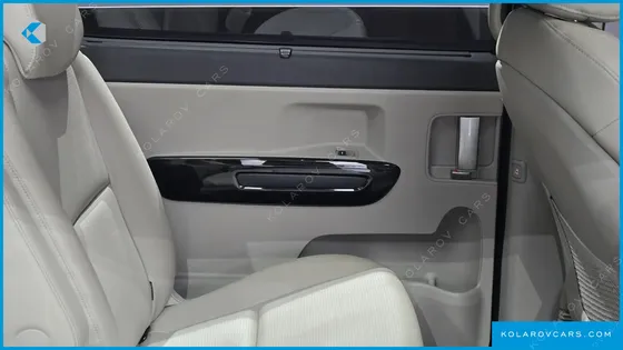 KIA CARNIVAL 9-SEATER PRSTIGE
