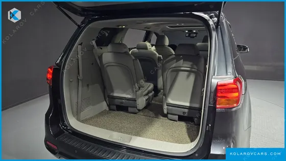 KIA CARNIVAL 9-SEATER PRSTIGE