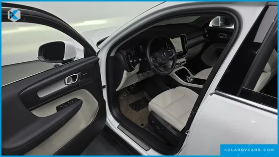 VOLVO XC40 B4 ULTIMATE BRIGHT