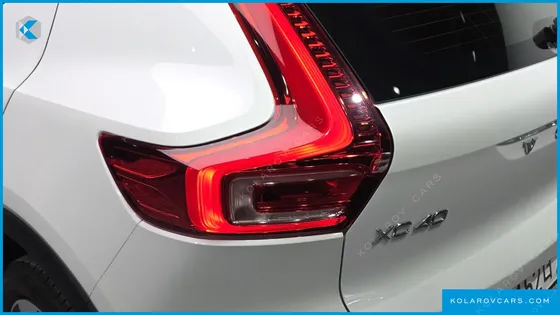 VOLVO XC40 B4 ULTIMATE BRIGHT