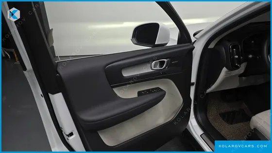 VOLVO XC40 B4 ULTIMATE BRIGHT