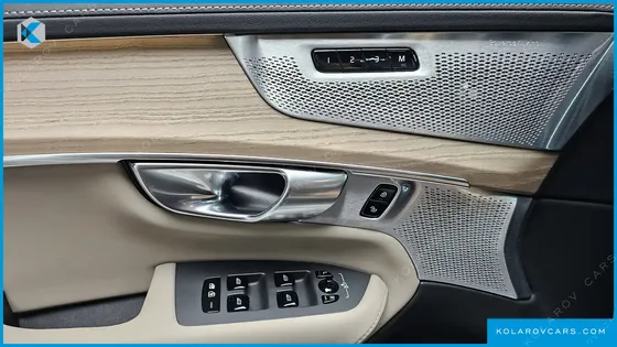 VOLVO XC90 T8 ULTRA BRIGHT HYBRID