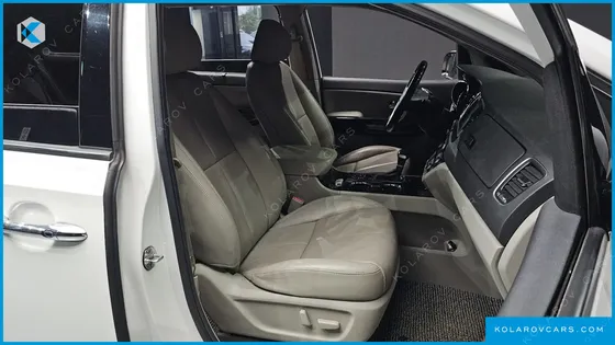 KIA CARNIVAL 9-SEATER NOBLESSE SPECIAL