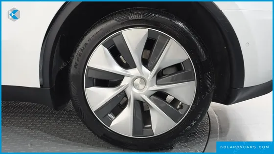 TESLA MODEL Y LONG RANGE AWD