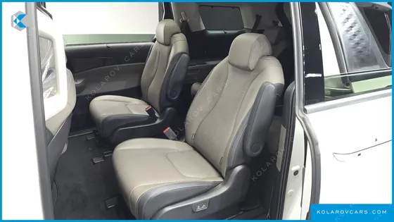 KIA CARNIVAL GASOLINE 9-SEATER SIGNATURE