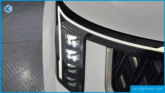 KIA CARNIVAL GASOLINE 9-SEATER SIGNATURE