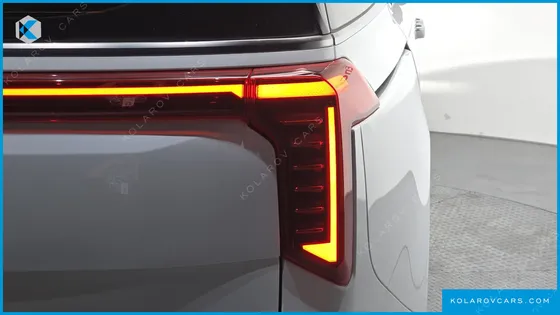 KIA CARNIVAL GASOLINE 9-SEATER SIGNATURE
