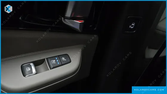 KIA CARNIVAL GASOLINE 9-SEATER SIGNATURE