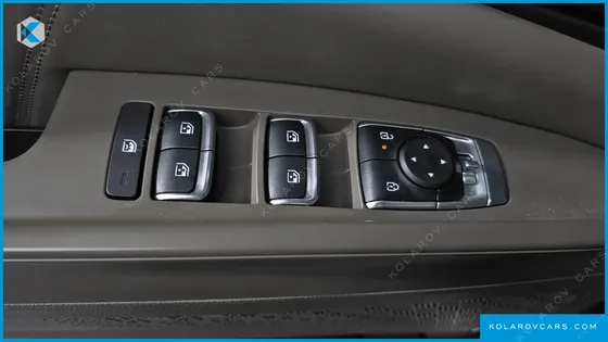 KIA CARNIVAL GASOLINE 9-SEATER SIGNATURE