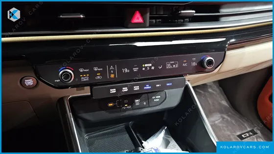 KIA CARNIVAL HEV 9-SEATER HI-LIMOUSINE (SPECIAL VEHICLE)