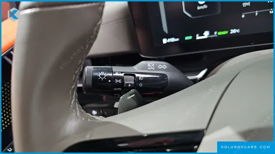 KIA CARNIVAL HEV 9-SEATER HI-LIMOUSINE (SPECIAL VEHICLE)
