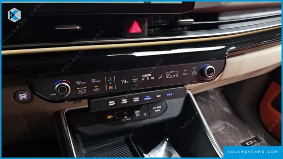 KIA CARNIVAL HEV 9-SEATER HI-LIMOUSINE (SPECIAL VEHICLE)