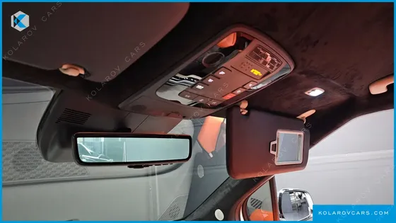 KIA CARNIVAL HEV 9-SEATER HI-LIMOUSINE (SPECIAL VEHICLE)