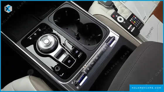 KIA CARNIVAL HEV 9-SEATER HI-LIMOUSINE (SPECIAL VEHICLE)