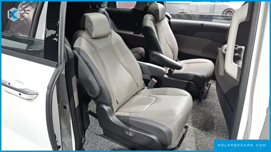 KIA CARNIVAL GASOLINE 9-SEATER NOBLESSE