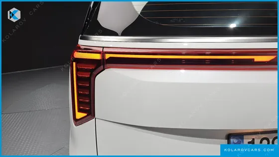 KIA CARNIVAL GASOLINE 9-SEATER NOBLESSE