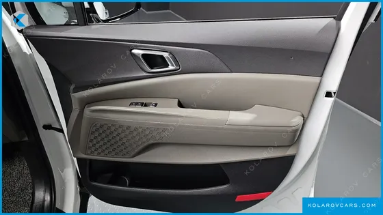 KIA CARNIVAL GASOLINE 9-SEATER NOBLESSE
