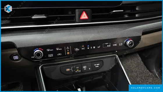 KIA CARNIVAL GASOLINE 9-SEATER NOBLESSE