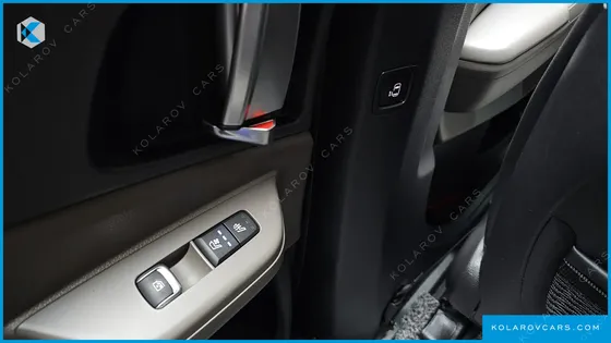 KIA CARNIVAL GASOLINE 9-SEATER NOBLESSE