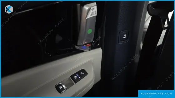 KIA CARNIVAL HEV 7SEATER GRAVITY