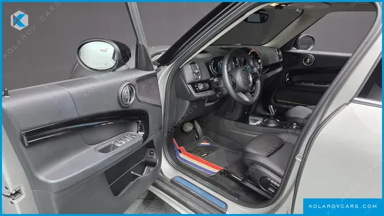 MINI COUNTRYMAN CLASSIC PLUS LAUNCH PACK