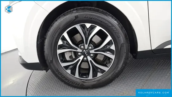 KIA CARNIVAL 9-SEATER NOBLESSE