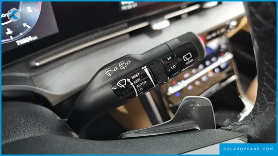 KIA CARNIVAL GASOLINE 9-SEATER SIGNATURE