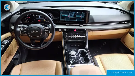 KIA CARNIVAL GASOLINE 7-SEATER OUTDOOR