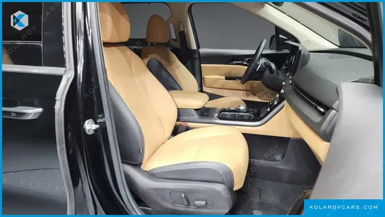 KIA CARNIVAL GASOLINE 7-SEATER OUTDOOR