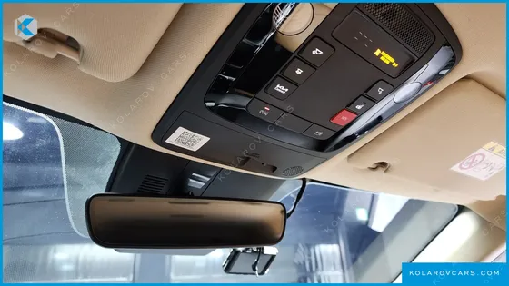 KIA CARNIVAL GASOLINE 7-SEATER OUTDOOR
