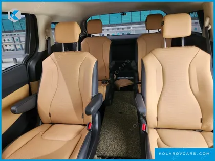 KIA CARNIVAL 9-SEATER SIGNATURE