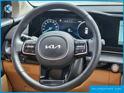 KIA CARNIVAL 9-SEATER SIGNATURE