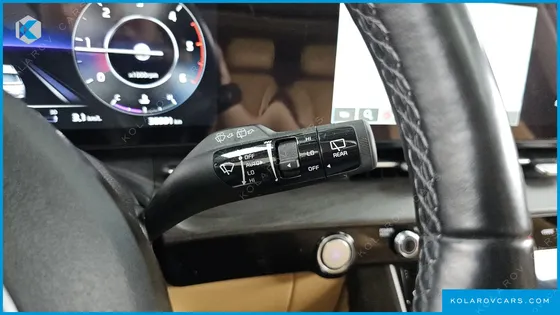 KIA CARNIVAL 7-SEATER SIGNATURE