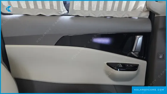 KIA CARNIVAL 9-SEATER HI-LIMOUSINE