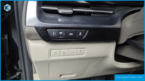 KIA CARNIVAL 9-SEATER HI-LIMOUSINE