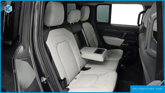 LAND ROVER DEFENDER 110 D250 X-DYNAMIC SE