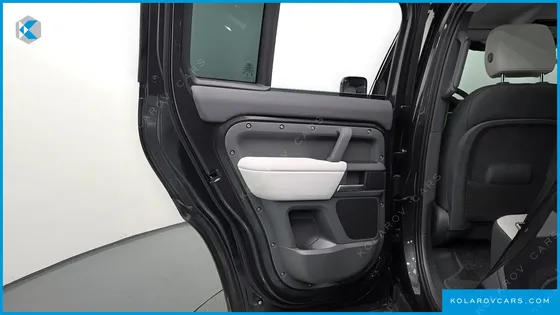 LAND ROVER DEFENDER 110 D250 X-DYNAMIC SE