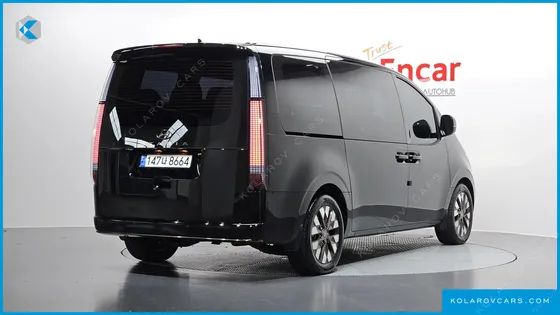 HYUNDAI STARIA LOUNGE 9-SEATER