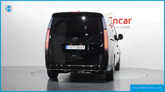 HYUNDAI STARIA LOUNGE 9-SEATER