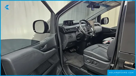HYUNDAI STARIA LOUNGE 9-SEATER