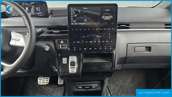 HYUNDAI STARIA LOUNGE 9-SEATER