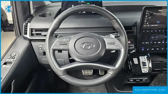 HYUNDAI STARIA LOUNGE 9-SEATER
