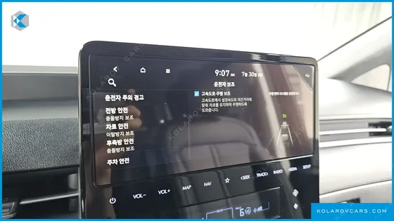 HYUNDAI STARIA LOUNGE 9-SEATER