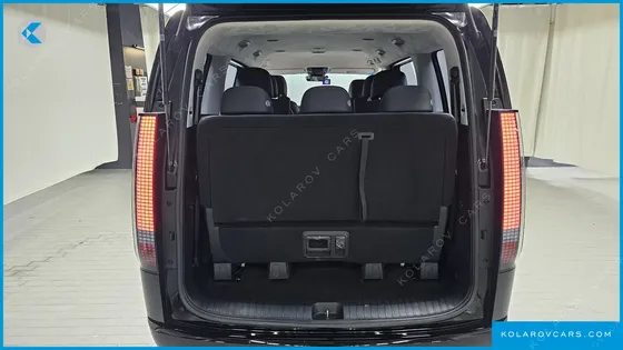HYUNDAI STARIA LOUNGE 9-SEATER
